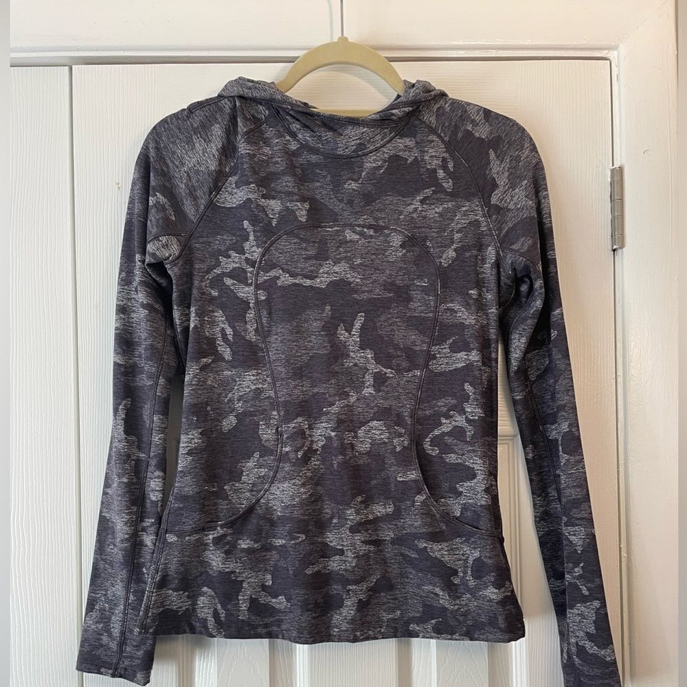 lululemon athletica Gray hooded pullover Size 6